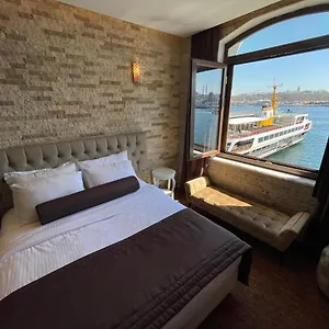 Weingart Port Seaside فندق